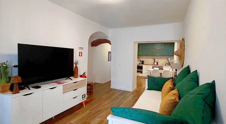 Apartment with patio & yard — photo 2