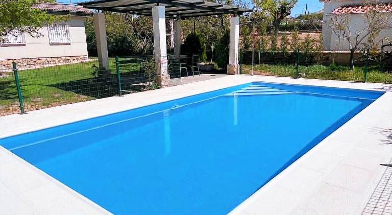 Ample vacation home with pool | Pets are welcome — photo 2