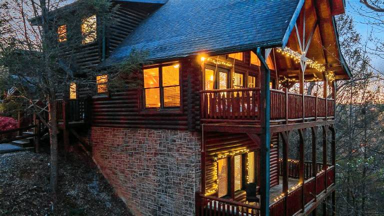 Cozy Mountain Retreat with Private Hot Tub — photo 2