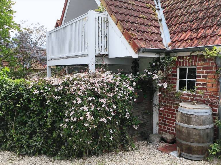 Child-friendly wonderful rental apartment with yard, terrace & barbecue | Garden view | Pets are welcome — photo 4