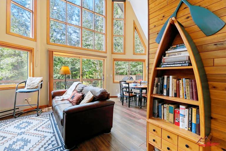 Children-friendly ample vacation home with grill | Mountain view | Pet-friendly in Durango, CO