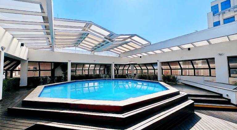 Apartment with pool — photo 3