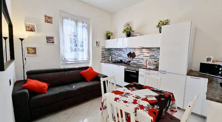 Rental apartment with patio — photo 4