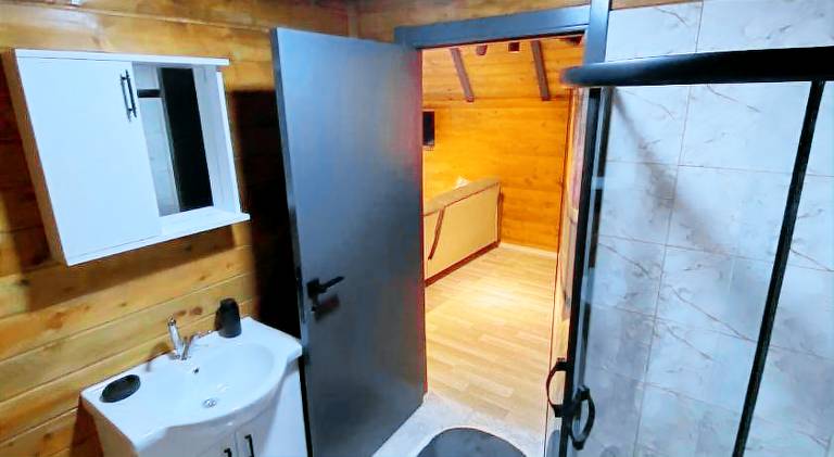 Serviced apartment with terrace, yard & jacuzzi — photo 3