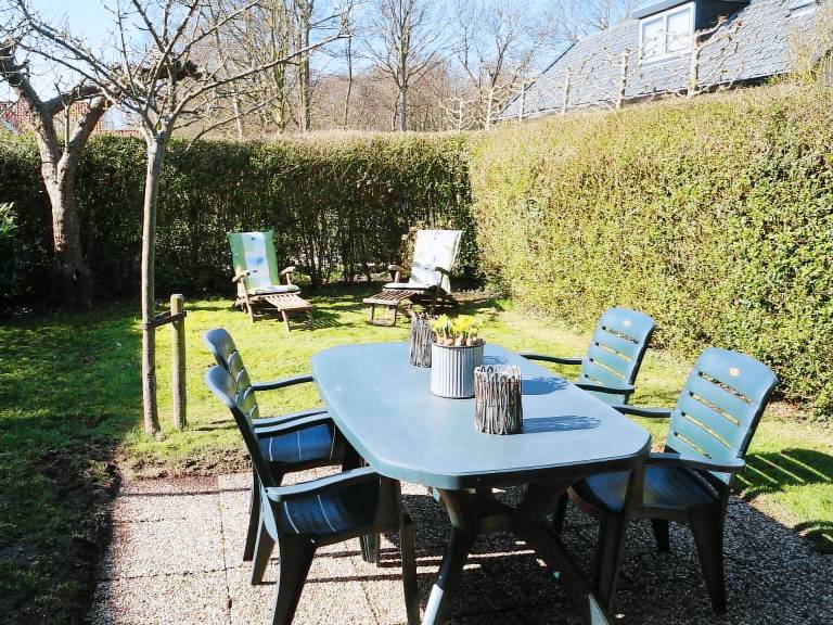 Fully equipped holiday apartment with patio & yard | Pet-friendly — photo 2