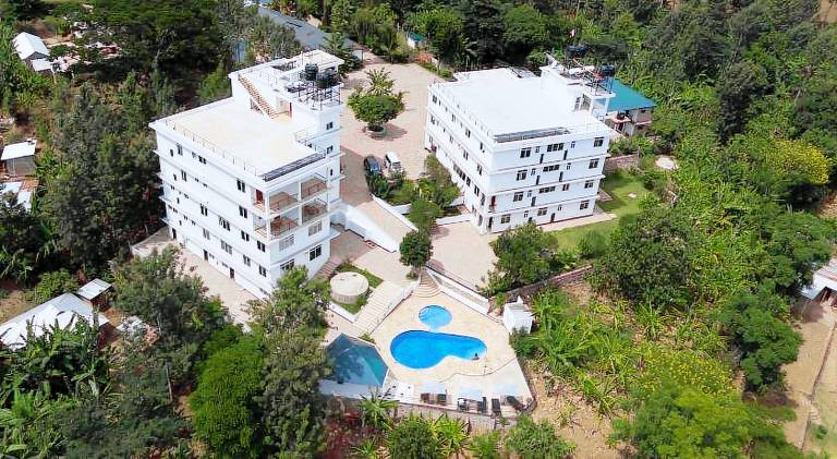 Lodge with patio, pool & garden in Arusha