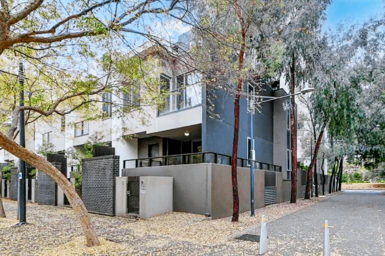 Hus  East Melbourne