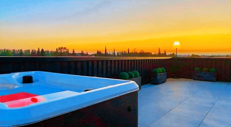 Holiday apartment with hot tub in Les Baux-de-Provence