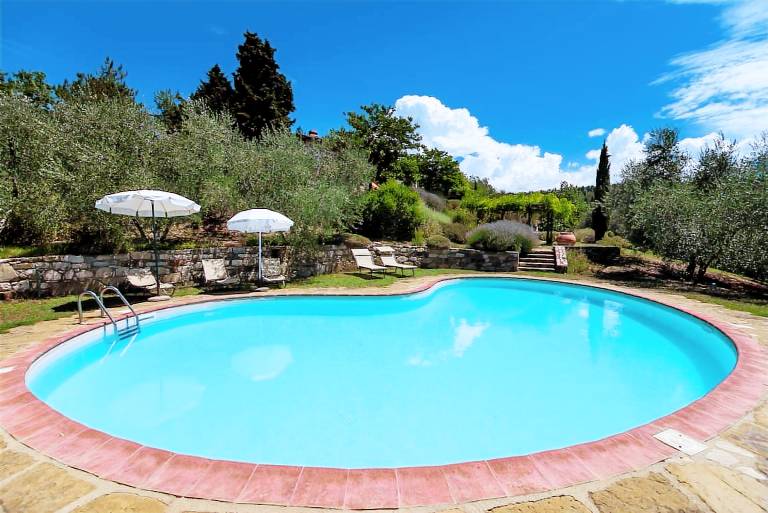 Family-friendly pleasant house with BBQ, pool & fast internet | Garden view | Good for workation | Dogs allowed in Pontassieve