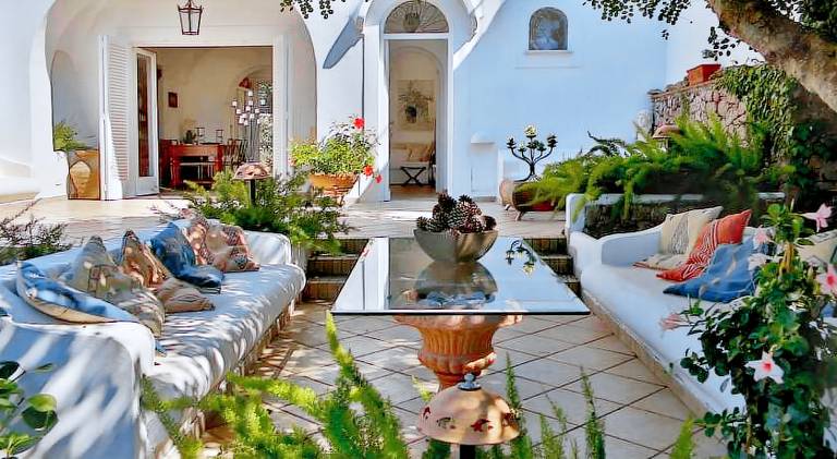Villa with yard & pool — photo 2