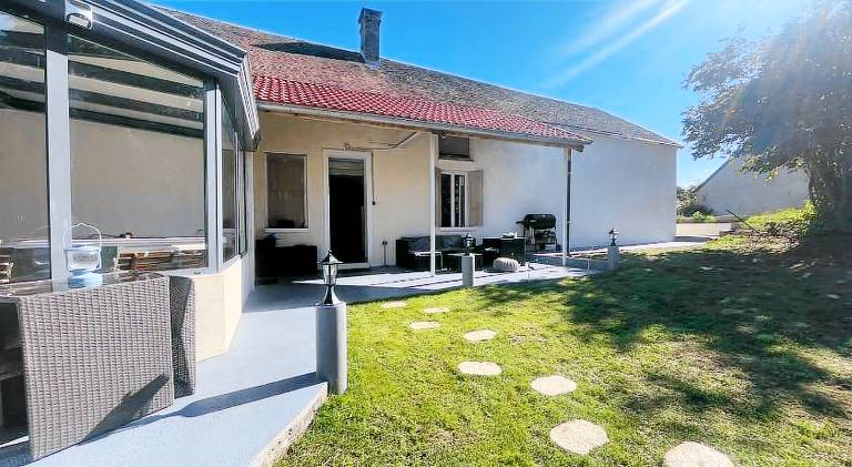 House with hot tub | Pets allowed — photo 4
