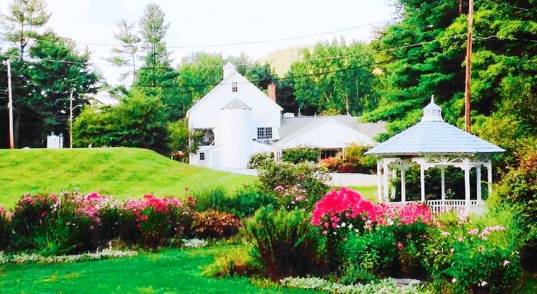 The 1896 House Country Inn - Brookside & Pondside — photo 4