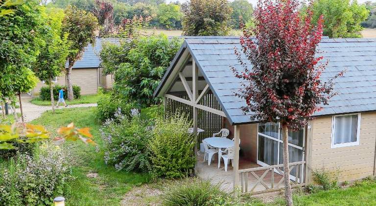 Lodge with pool, yard & terrace | Pets are welcome in Chinon