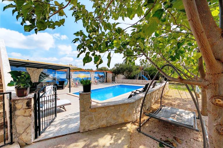 House with terrace, private pool & yard — photo 5