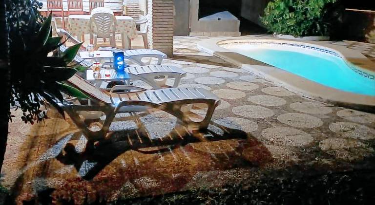 House with pool — photo 3