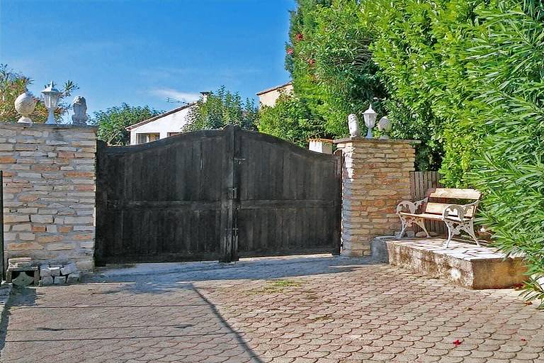 Vacation home with patio, garden & pool — photo 4