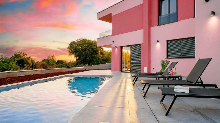 Villa with barbecue, terrace & private pool — photo 2