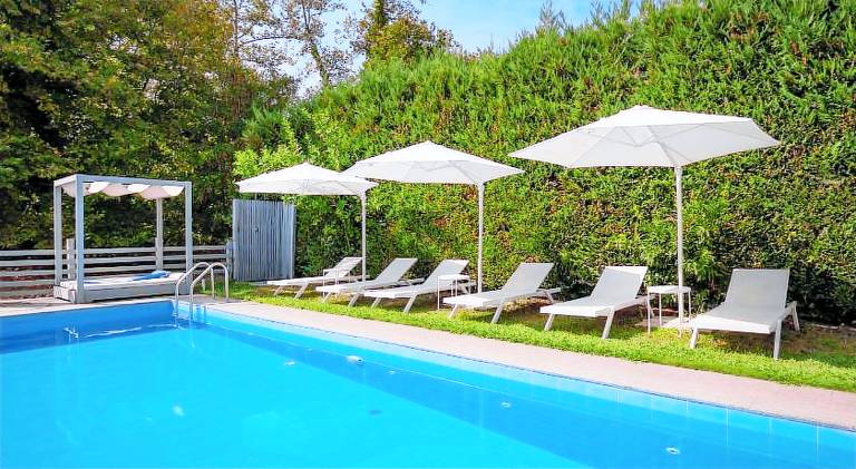 Beautiful apartment with jacuzzi & pool | Close to the beach | Pet-friendly in Aristotelis