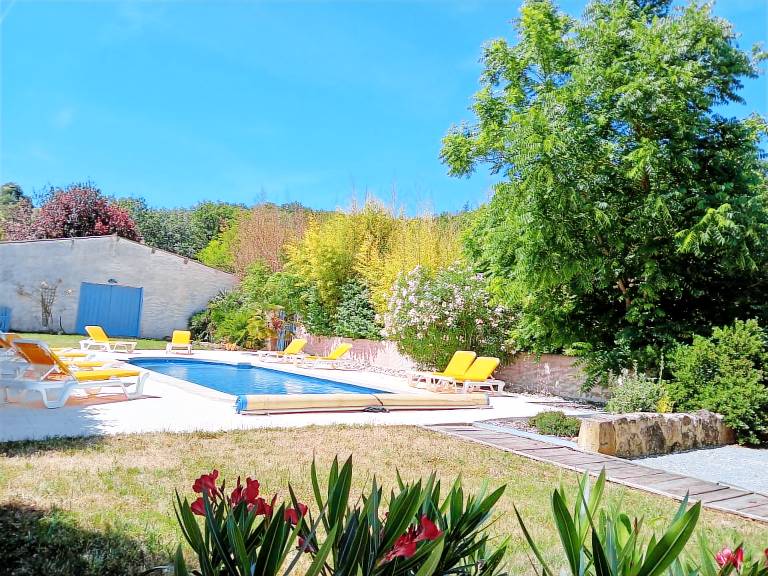 House with pool, patio & barbecue | Mountain view in Pamiers