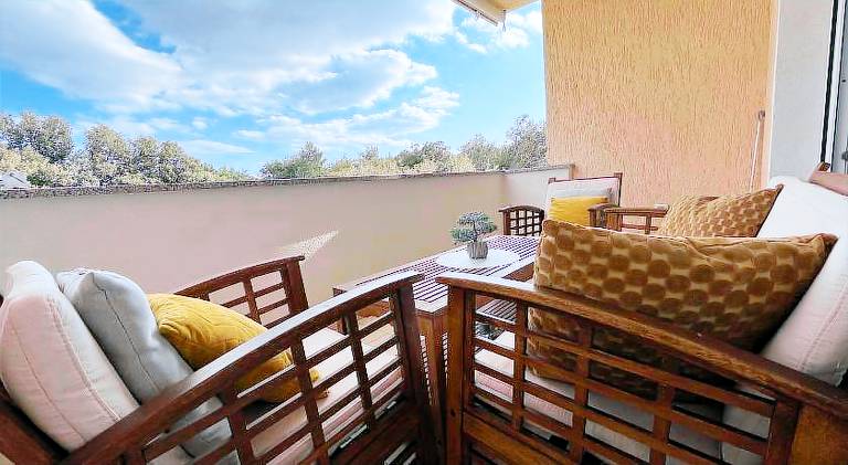 Apartment with yard, terrace & grill — photo 2
