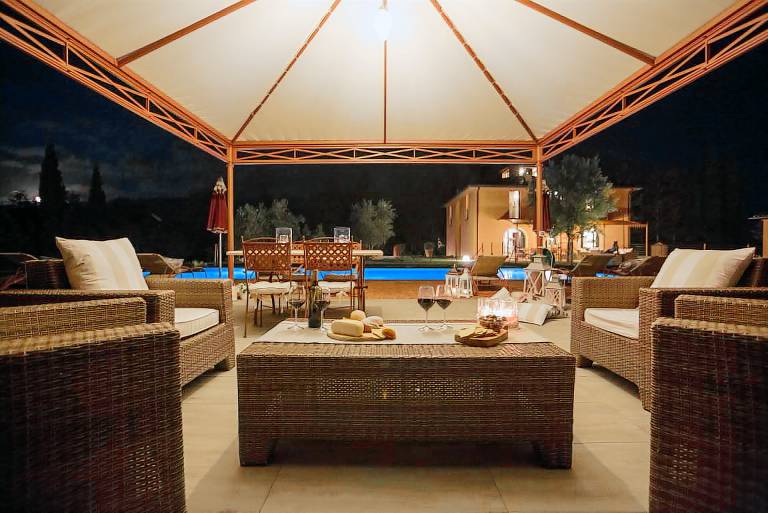 Vacation home with grill, garden & private pool — photo 3