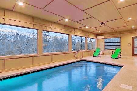 Vacation home with pool — photo 4