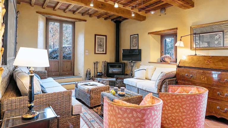 Children-friendly villa with private pool, patio & grill | Pool view | Perfect for remote work | Pets are welcome — photo 4