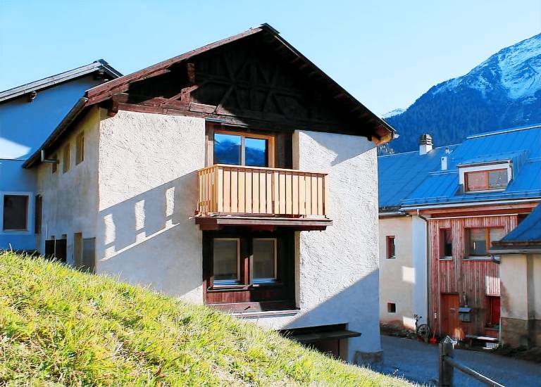 Ferienwohnung mit Hund in Guarda, Scuol für max. 4 Personen