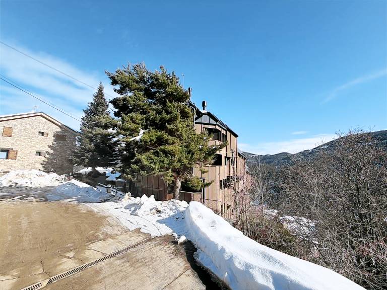 Wonderful rental apartment with barbeque & patio | Mountain view | Pet-friendly — photo 3