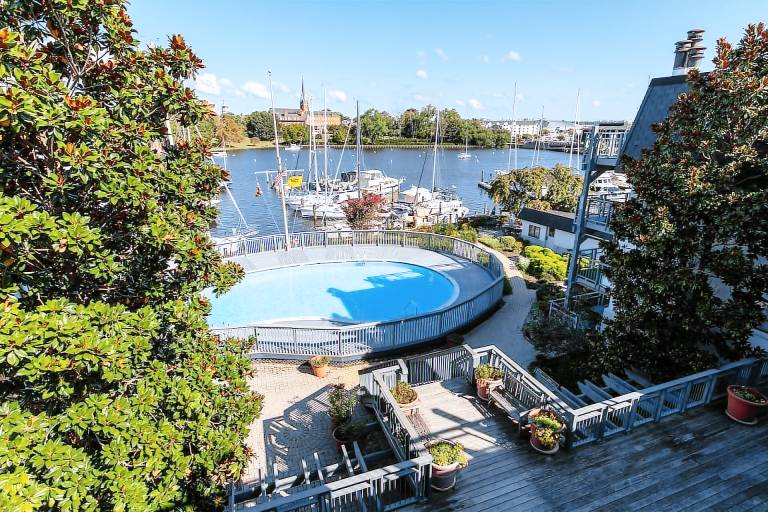 Condo  Naval Academy