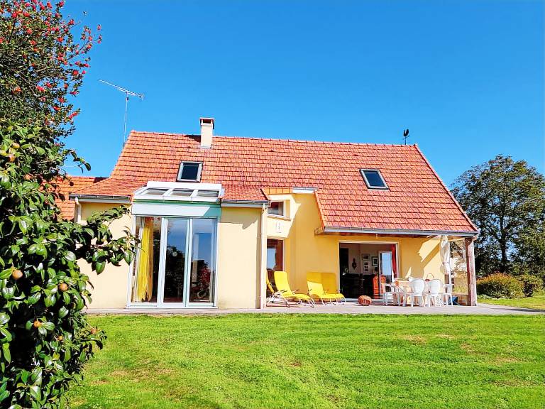 Villa with terrace, yard & barbeque — photo 3