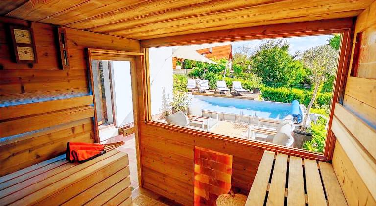 Lovely villa with yard, BBQ & patio | Suitable for remote work | Pet-friendly — photo 2