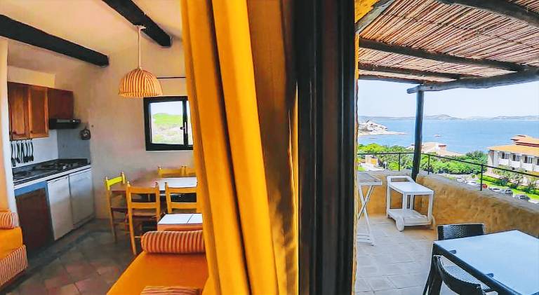 Serviced apartment with patio & yard | Beach nearby | Pet-friendly — photo 3