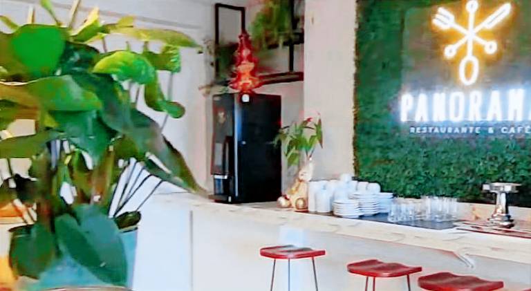 Serviced apartment with yard, patio & hot tub | Pets allowed — photo 5
