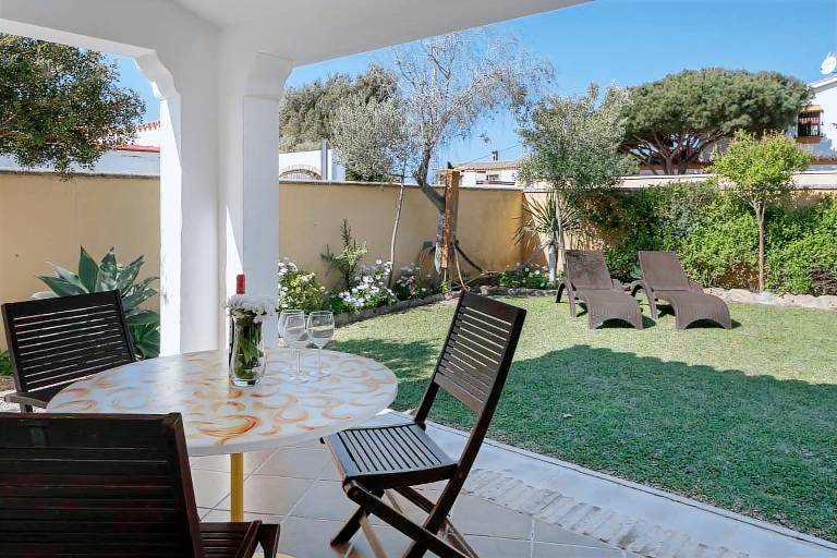 Nice vacation home with terrace, barbecue & garden | Garden view | Next to the beach | Suitable for remote work | Dogs allowed — photo 2