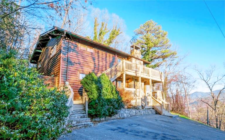 Cabin with pool, barbecue & hot tub | Mountain view — photo 3