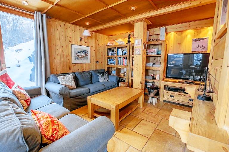 Family-oriented chalet with jacuzzi, patio & sauna | Mountain view | Next to the ski | Dogs allowed — photo 5