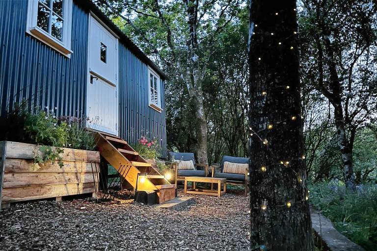 Shepherd's Hut - Sleeps 2 - Pet friendly - Parking — photo 3