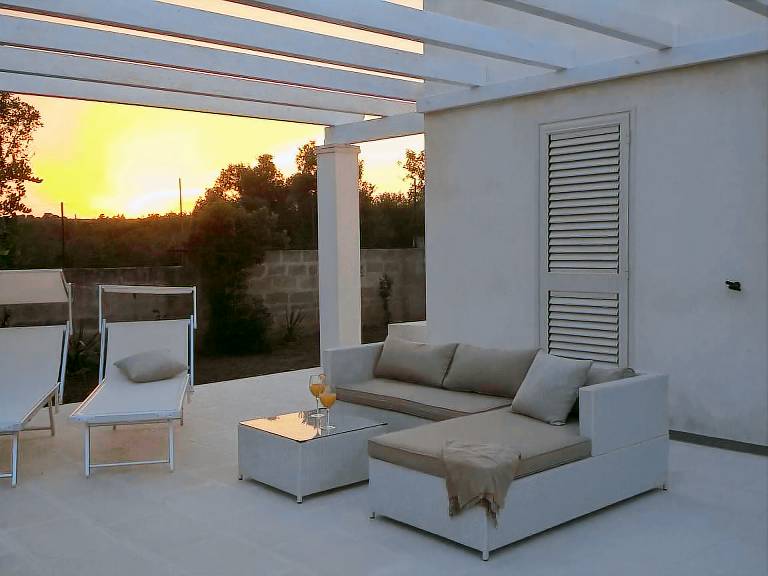 Villa with terrace & yard — photo 2