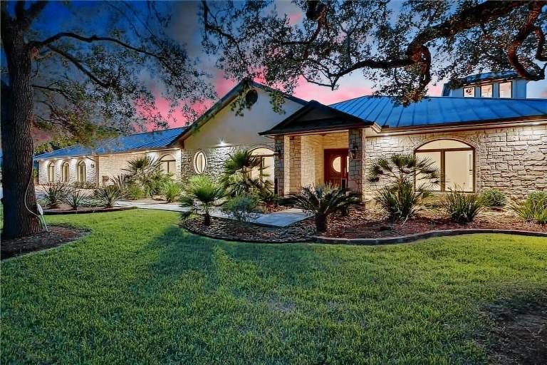 House  Spicewood