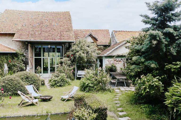 Vacation home with patio, yard & barbecue — photo 3
