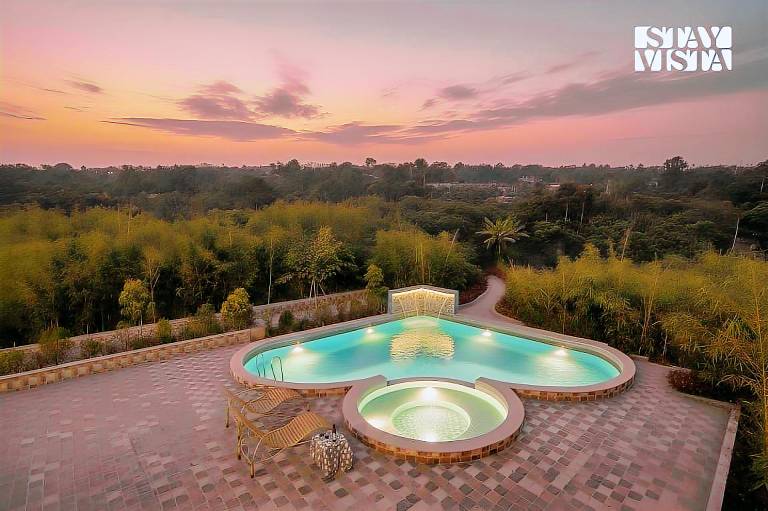 Beautiful villa with BBQ, private pool & garden | Pets are welcome in Nagpur