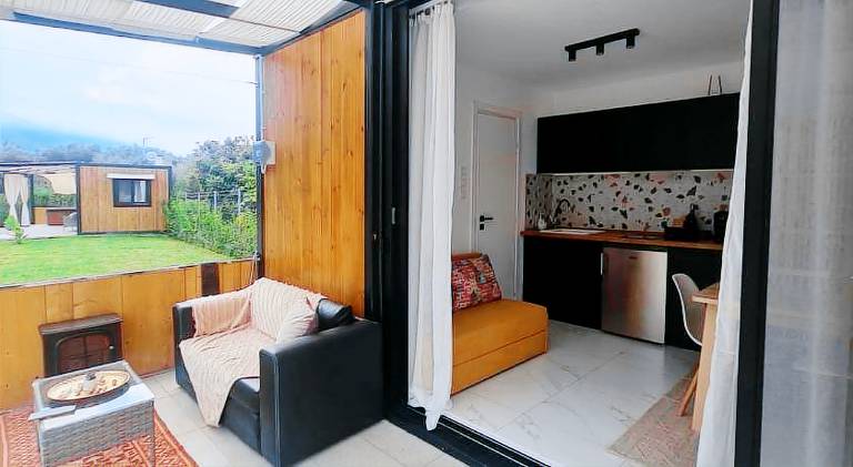 Serviced apartment with yard, hot tub & terrace — photo 5