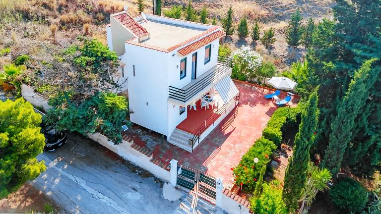 Children-friendly ample villa with terrace, grill & garden | Panoramic view | Beach nearby | Pet-friendly — photo 3