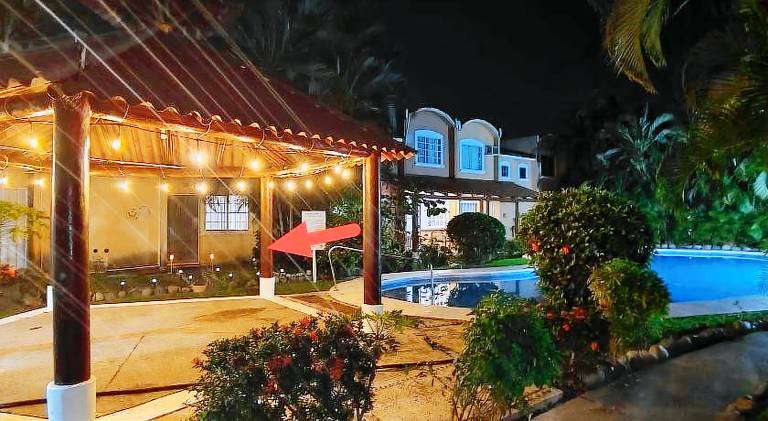 Vacation home with pool — photo 3