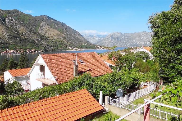 Huoneisto  Kotor