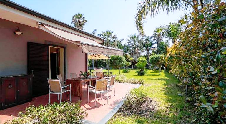 Villa with 2 rooms for 6 persons in Mascali