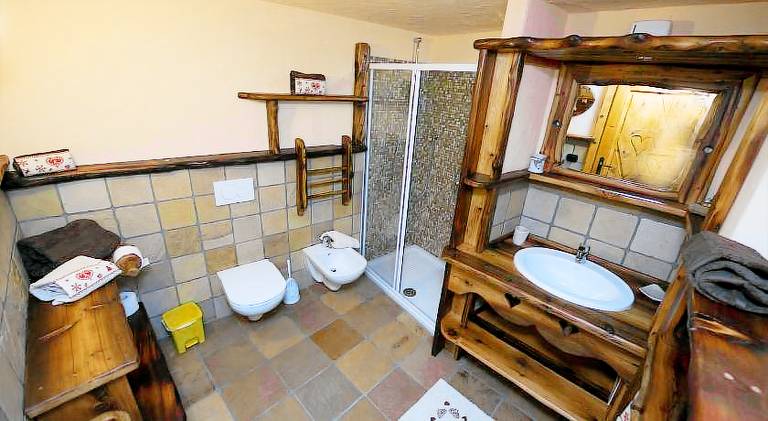 Rental apartment with terrace, garden & barbecue in Ayas