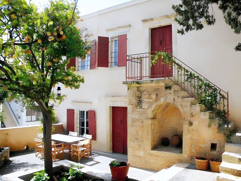 Fully equipped villa with patio & yard | Perfect for remote work | Pet-friendly in Heraklion