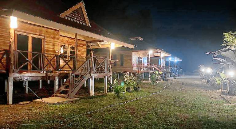 Bed & Breakfast  Koh Jum